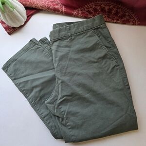 GAP Straight Leg Khakis Green Size 4